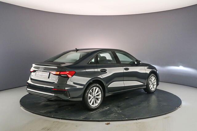 Audi A3 Limousine 30 TFSI Business edition | Cruise control | Carplay | Parkeer sensoren |