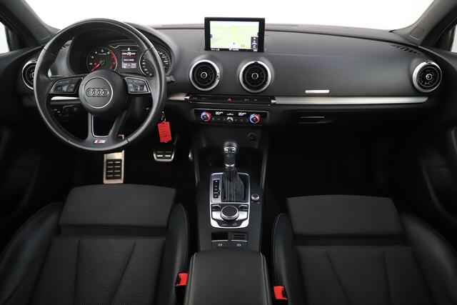 Audi A3 Limousine 30 TFSI Sport S Line Edition Automaat Half Leder Sportstoelen Nieuwe 18 inch Velgen Vredestein All-season Banden! Full LED Navigatie Bluetooth Climate Cruise Parkeersensor