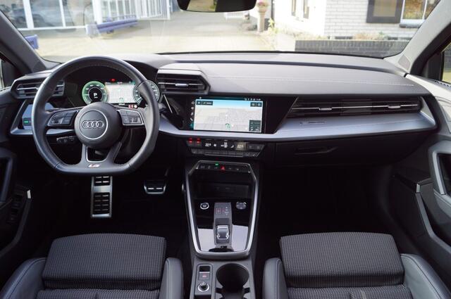 Audi A3 Sportback 45 TFSIe (245pk) 3X S-line Matrix LED/HUD/BenO/19 inch VOL!