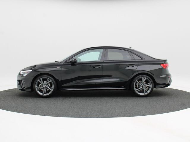 Audi A3 Limousine 30 TFSi Automaat S-Line | Zwart Optiek | LED | Keyless | Navigatiesysteem | CarPlay | Digitaal Dashboard | Adaptive Cruise | 18 Inch | 11.292 Km!!