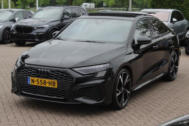Audi A3 Limousine 30 TFSI S edition / Panoramadak / Camera / Head-up / Luxe Leder / B&O / Carbon spoiler / Dodehoek / Navigatie / ACC / DAB