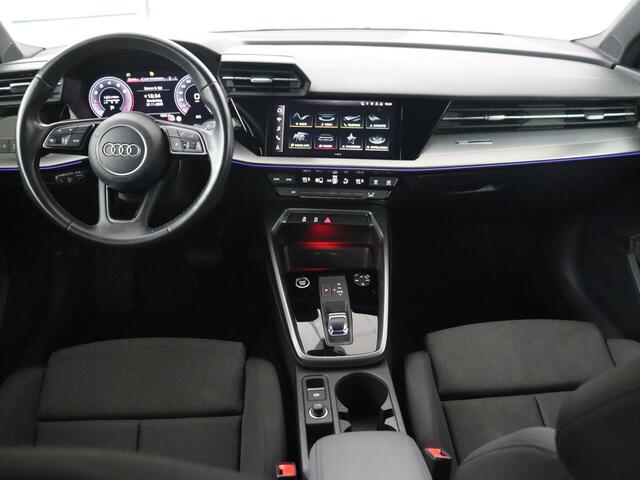 Audi A3 30 TFSI Advanced Edition | Sportstoelen | Carplay | Camera | Navigatie | Full LED | Virtual Cockpit | Climate control | 18'' | Getint glas | Cruise control | Parkeerhulp | Bluetooth | Audi Sound