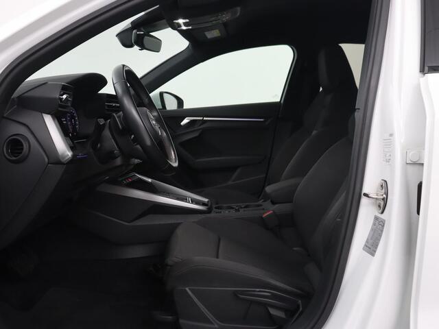 Audi A3 30 TFSI Advanced Edition | Sportstoelen | Carplay | Camera | Navigatie | Full LED | Virtual Cockpit | Climate control | 18'' | Getint glas | Cruise control | Parkeerhulp | Bluetooth | Audi Sound