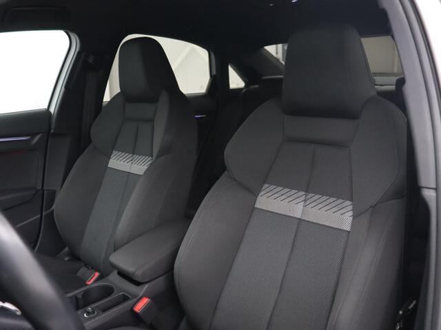 Audi A3 30 TFSI Advanced Edition | Sportstoelen | Carplay | Camera | Navigatie | Full LED | Virtual Cockpit | Climate control | 18'' | Getint glas | Cruise control | Parkeerhulp | Bluetooth | Audi Sound