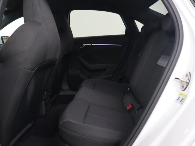 Audi A3 30 TFSI Advanced Edition | Sportstoelen | Carplay | Camera | Navigatie | Full LED | Virtual Cockpit | Climate control | 18'' | Getint glas | Cruise control | Parkeerhulp | Bluetooth | Audi Sound