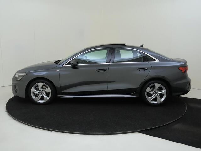 Audi A3 Limousine 35 TFSI S edition | Panoramadak | Full LED verlichting | Cruise Control | Parkeersensoren achter | CarPlay | Navigatie Plus |