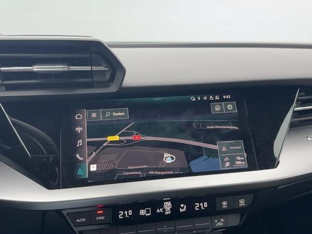 Audi A3 Limousine 35 TFSI Business edition 150PK S-tronic | Panorama dak | Trekhaak | Clima | Parkeer sensoren |