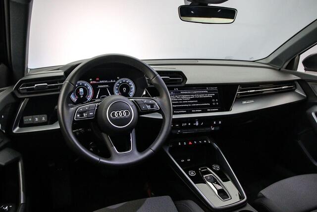 Audi A3 Limousine 30 TFSI advenced edition | Achteruitrijcamera | Audi sound | Full-led | MMI plus |