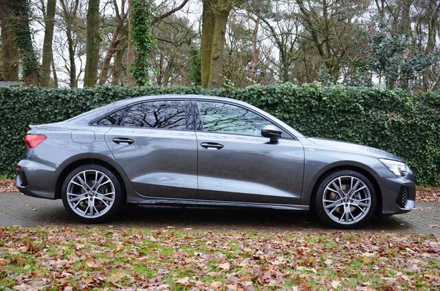 Audi A3 Limousine 35 TFSI S Line edition Automaat/Ecc/Pdc/Virtual-Dashbord/Navi/Adaptive Cr-Controle/18-Inch Lmv/Led