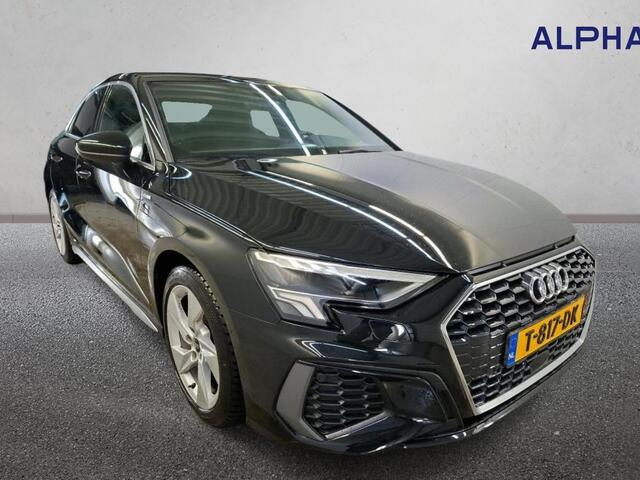 Audi A3 Limousine 30 TFSI S edition Navigatie Apple Carplay/Android Auto Parkeersensoren Adaptive Cruise Control Virtual Cockpit Climate Control Getinte ramen Lichtmetalen velgen