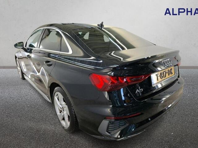 Audi A3 Limousine 30 TFSI S edition Navigatie Apple Carplay/Android Auto Parkeersensoren Adaptive Cruise Control Virtual Cockpit Climate Control Getinte ramen Lichtmetalen velgen