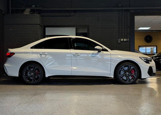 Audi A3 Limousine 2.0 TFSI S3 quattro |Pano |Akrapovic |SONOS |Alcantara |Sfeer |Camera |ACC