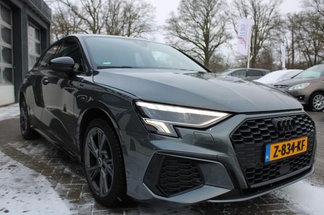 Audi A3 45TFSIe S-Line Edit.Camera ADCR Climate Apple Blackline 18LM Nw.st