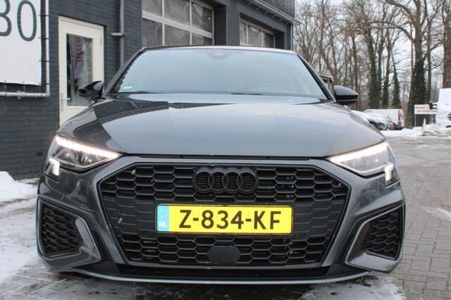 Audi A3 45TFSIe S-Line Edit.Camera ADCR Climate Apple Blackline 18LM Nw.st