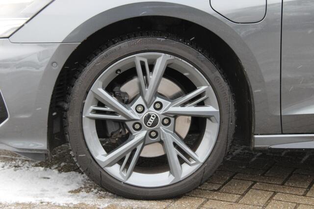 Audi A3 45TFSIe S-Line Edit.Camera ADCR Climate Apple Blackline 18LM Nw.st