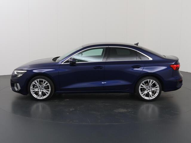 Audi A3 Limousine 35 TFSI Business edition | Adaptieve Cruise Control | Trekhaak afneembaar | Dynamic LED | Sportstoelen | Digitaal Dashboard | DAB | Navigatie | Climate Control | Privacy Glass |