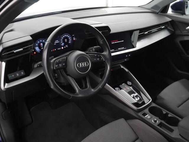 Audi A3 Limousine 35 TFSI Business edition | Adaptieve Cruise Control | Trekhaak afneembaar | Dynamic LED | Sportstoelen | Digitaal Dashboard | DAB | Navigatie | Climate Control | Privacy Glass |