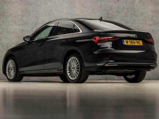 Audi A3 Limousine 30 TFSI Sport Automaat (APPLE CARPLAY, GROOT NAVI, CLIMATE, SPORTSTOELEN, GETINT GLAS, CRUISE, SPORTSTUUR, LANE ASSIST, NIEUWSTAAT)