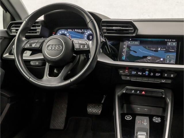Audi A3 Limousine 30 TFSI Sport Automaat (APPLE CARPLAY, GROOT NAVI, CLIMATE, SPORTSTOELEN, GETINT GLAS, CRUISE, SPORTSTUUR, LANE ASSIST, NIEUWSTAAT)