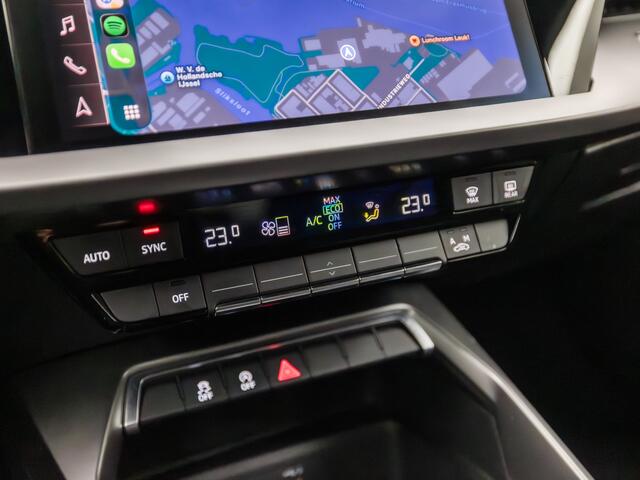 Audi A3 Limousine 30 TFSI Sport Automaat (APPLE CARPLAY, GROOT NAVI, CLIMATE, SPORTSTOELEN, GETINT GLAS, CRUISE, SPORTSTUUR, LANE ASSIST, NIEUWSTAAT)