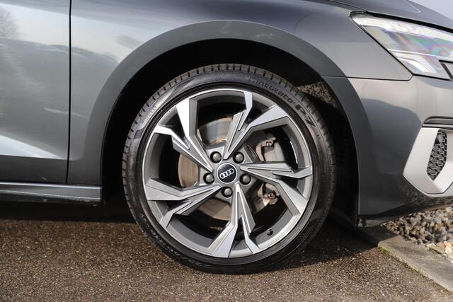 Audi A3 Limousine 30 TFSI Business edition Automaat Panoramadak 18 inch LMV Full LED Lederen bekleding Navigatie Carplay Android