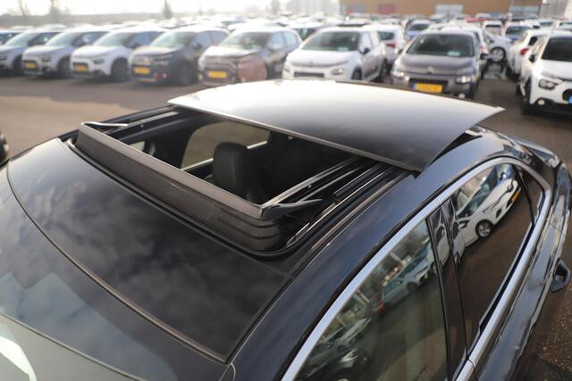 Audi A3 Limousine 30 TFSI Business edition Automaat Panoramadak 18 inch LMV Full LED Lederen bekleding Navigatie Carplay Android