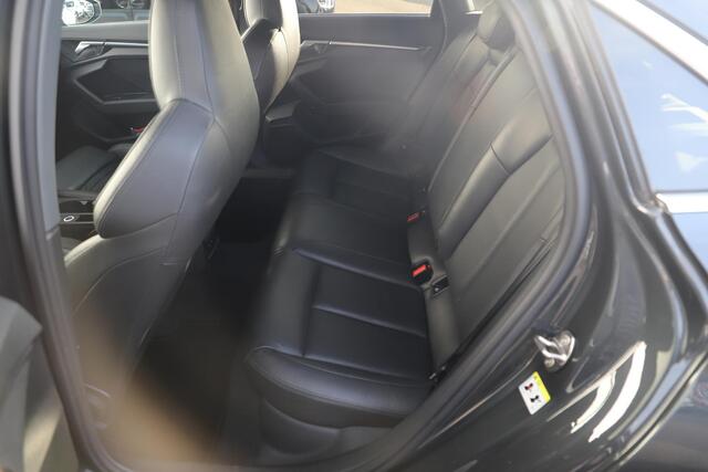 Audi A3 Limousine 30 TFSI Business edition Automaat Panoramadak 18 inch LMV Full LED Lederen bekleding Navigatie Carplay Android