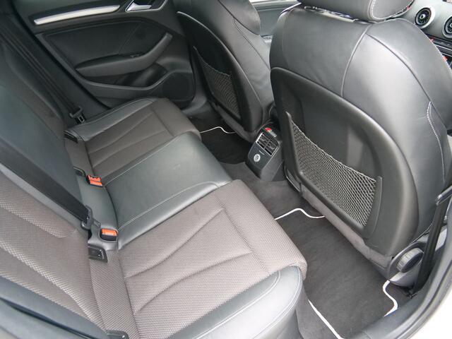 Audi A3 Limousine 30 TFSI Sport S Line Edition 116 Pk Automaat Navigatie / PDC / 19 inch