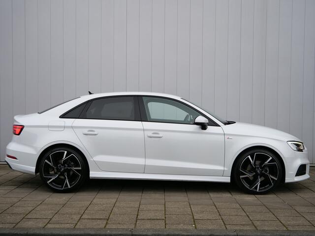 Audi A3 Limousine 30 TFSI Sport S Line Edition 116 Pk Automaat Navigatie / PDC / 19 inch