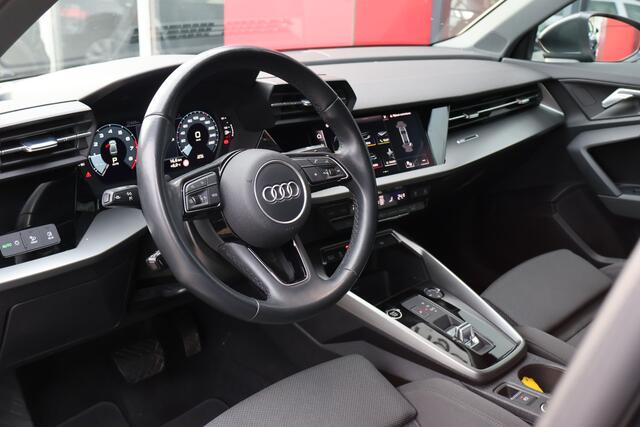 Audi A3 Limousine 30 TFSI Business edition | Origineel NL | Navigatie | Trekhaak | Climate Control | Cruise Control |