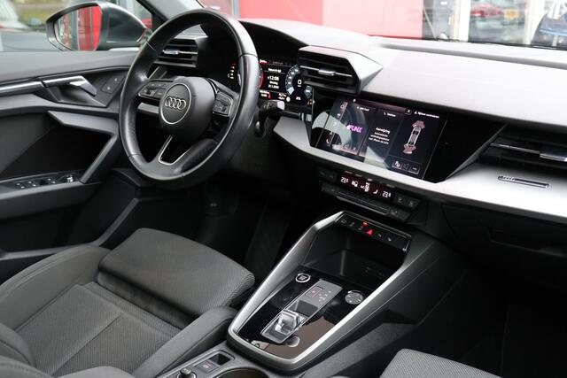Audi A3 Limousine 30 TFSI Business edition | Origineel NL | Navigatie | Trekhaak | Climate Control | Cruise Control |