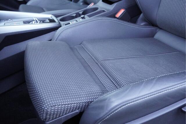 Audi A3 Limousine 35 TFSI 150PK! Automaat Edition One S-Line BJ2021 Lmv 18" | Led | Pdc | Navi | Dynamische knipperlichten | Afneembare trekhaak | App-Connect | Virtual cockpit | Climate control Cruise control | Sportstoelen | Verwarmde voorstoelen | Zwarte hemel