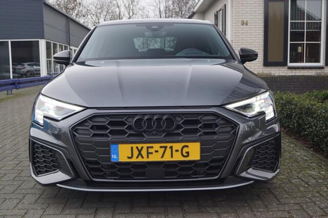Audi A3 Sportback 45 TFSIe (245pk) 3X S-line Carbon/Matrix LED/HUD/BenO/19 inch VOL!