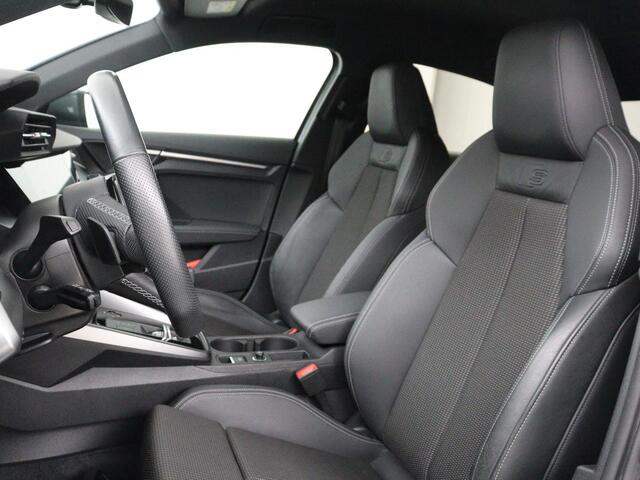 Audi A3 30 TFSI S edition | Sportstoelen | Carplay | Virtual Cockpit | Half leder | Climate control | Full LED | Cruise control | Parkeerhulp | Audi Sound | Getint glas