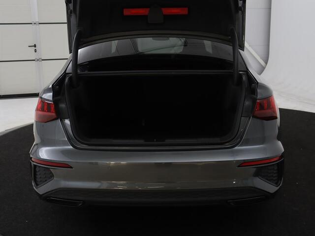 Audi A3 30 TFSI S edition | Sportstoelen | Carplay | Virtual Cockpit | Half leder | Climate control | Full LED | Cruise control | Parkeerhulp | Audi Sound | Getint glas