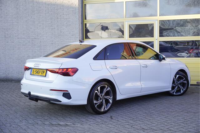 Audi A3 Limousine 30 TFSI Automaat! Advanced Edition BJ2021 Lmv 18" | Led V+A | Pdc | Navi | Dynamische knipperlichten | Afneembare trekhaak | App-Connect | Virtual cockpit | Climate control | Cruise control | Sportstoelen | Extra getint glas