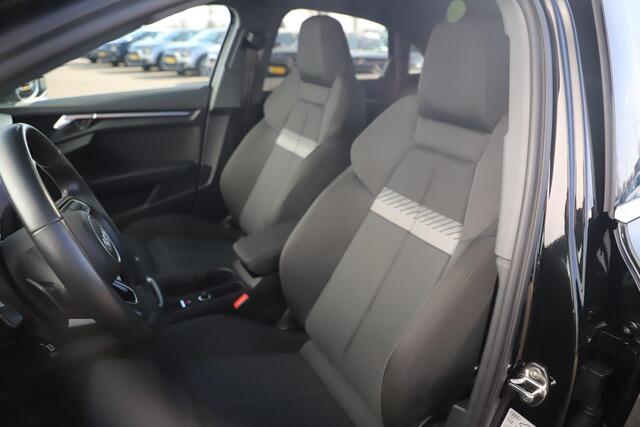 Audi A3 Limousine 30 TFSI Business edition Automaat Panoramadak Sportstoelen LED Virtual Cockpit Navigatie Carplay Android