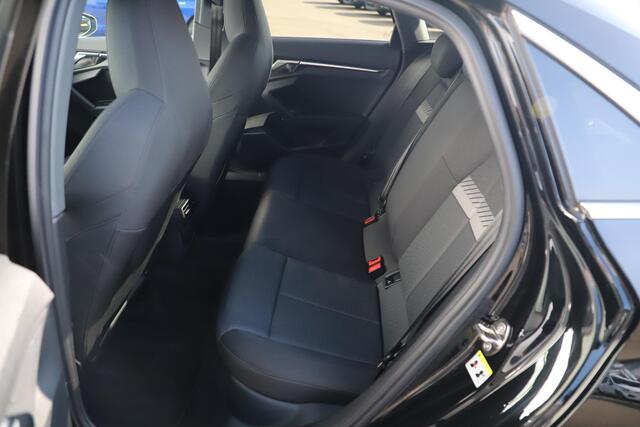 Audi A3 Limousine 30 TFSI Business edition Automaat Panoramadak Sportstoelen LED Virtual Cockpit Navigatie Carplay Android