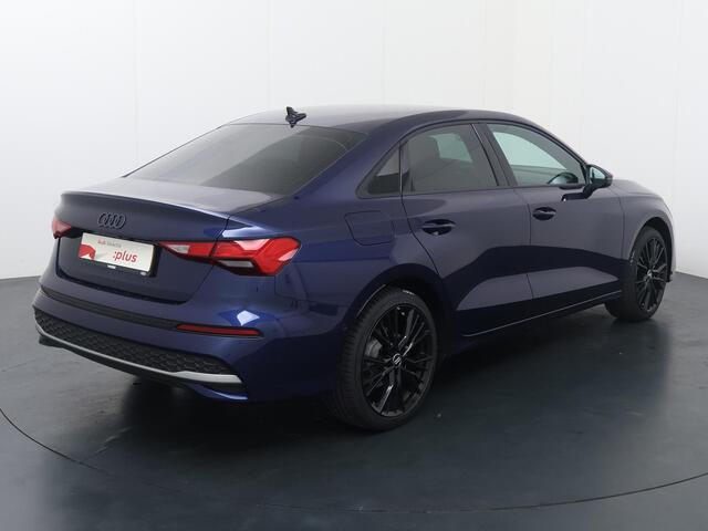 Audi A3 Limousine Pro Line 35 TFSI 150 pk 7 versn. S-tronic | Ambient Lighting | Achteruitrijcamera | 18 Inch | Sportstoelen | Led-verlichting | Adaptive Cruise Control | Getinten Ramen achter |