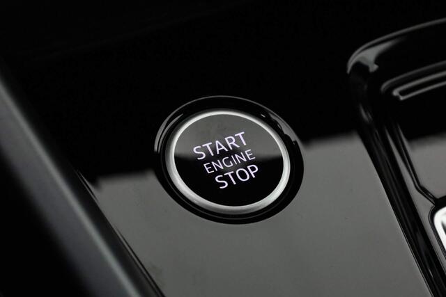 Audi A3 Limousine S edition 30 TFSI 116 pk | Achteruitrijcamera | Led-koplampen | Parkeersensoren voor en achter | Adaptieve cruise control | 18 inch | Stoelverwarming