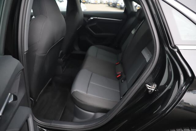 Audi A3 Limousine 30 TFSI Advanced edition Trekhaak Sportstoelen Navigatie Carplay Android Full LED 17 inch LMV Clima Adaptive Cruise