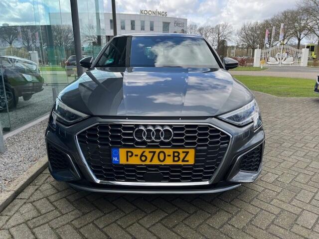 Audi A3 30 TFSI S EDITION S-LINE IN en EXTERIEUR AUTOMAAT