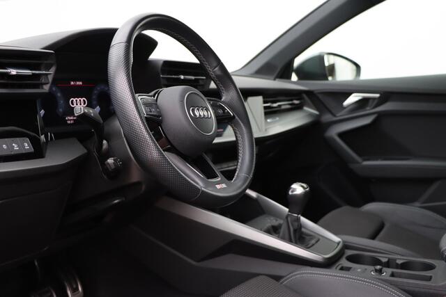 Audi A3 Limousine 35 TFSI S Edition 150pk Carplay | Camera | Parkassist | ACC