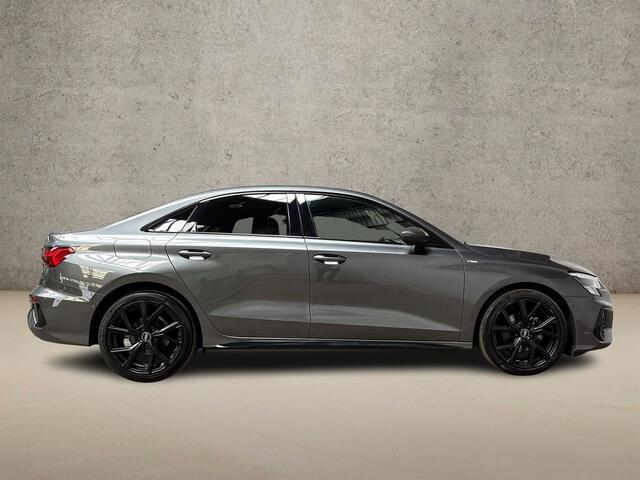 Audi A3 Limousine 30 TFSI S-Line Sport Automaat (2X S-LINE, APPLE CARPLAY, GROOT NAVI, STOELVERWARMING, GETINT GLAS, ADAPTIVE CRUISE, SPORTSTOELEN, LEDER, LANE ASSIST, NIEUWSTAAT)
