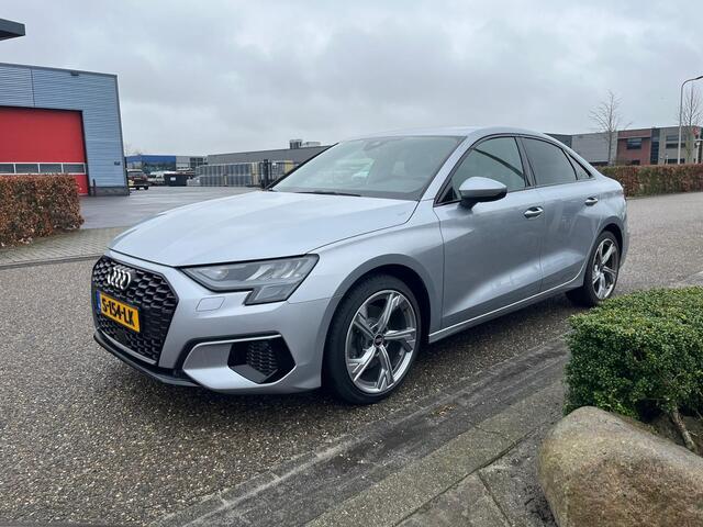 Audi A3 Limousine 35 TDI edition one | Adaptive Cruise Control | Trekhaak | Carplay | Digitaal Display | NAVI | Stoelverwarming