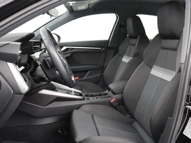 Audi A3 Limousine 30 TFSI Advanced edition | Stoelverwarming | Adaptive Cruise | Trekhaak | Carplay | LED | PDC | Navigatie | DAB