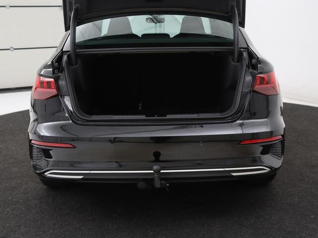 Audi A3 Limousine 30 TFSI Advanced edition | Stoelverwarming | Adaptive Cruise | Trekhaak | Carplay | LED | PDC | Navigatie | DAB