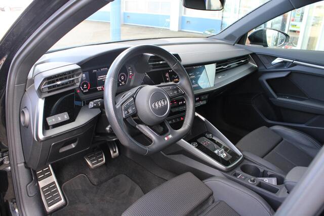 Audi A3 Limousine 30 TFSI S edition 19'' Lichtmetalen Velgen | Adaptive Cruise Control | Climate Control | Navigatie | Parkeersensoren |