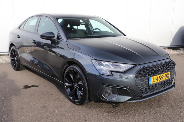 Audi A3 Limousine 30 TFSI Pro Line Automaat Black Edition Navigatie Carplay Android Climate Cruise Control Parkeersensor LED Rijstrooksensor 18 inch RS Look Velgen All-season banden!