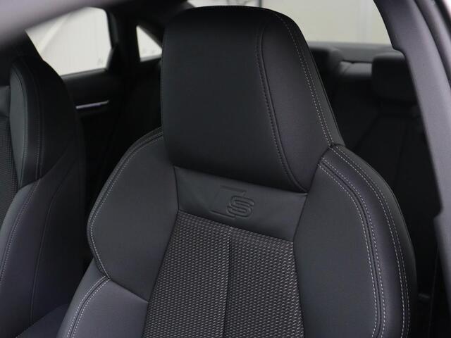 Audi A3 30 TFSI S edition | Stoelverwarming | Carplay | Virtual Cockpit | Sportstoelen | Navigatie | Full LED | DAB | Audi Sound | Cruise control | Getint glas | Climate control | Bluetooth | S Line